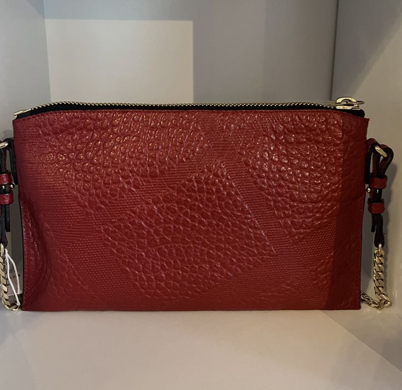 101927 - Burberry clutch 