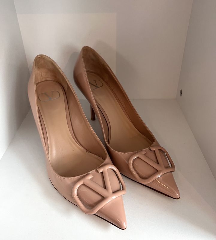 102434 - Valentino VLogo Signature Pumps 