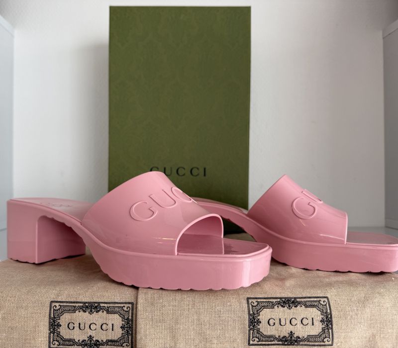 102612- GUCCI Rubber Sandal