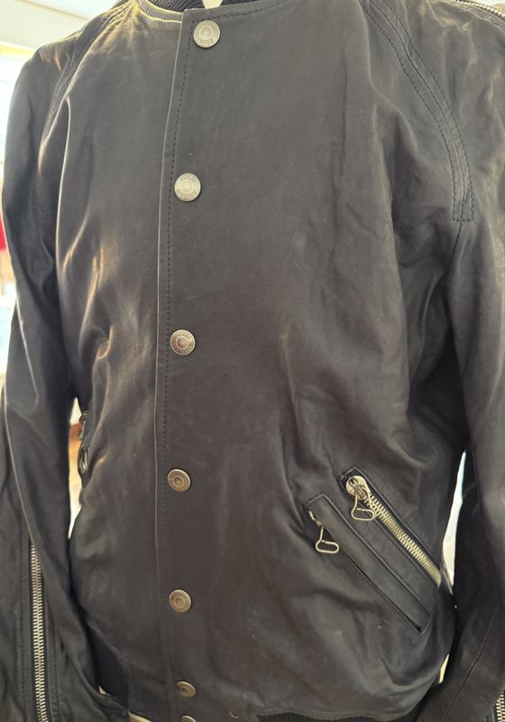 50054- skinnjakke fra Pierre Balmain