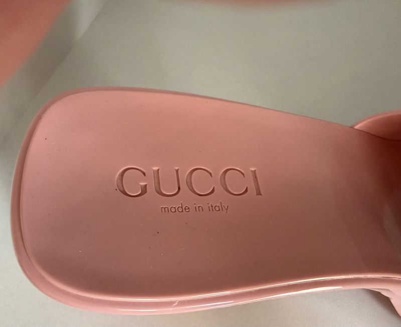 102612- GUCCI Rubber Sandal