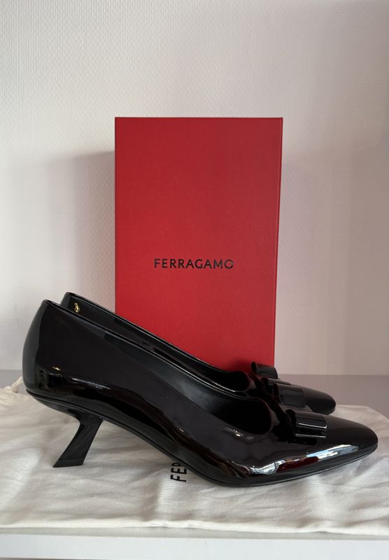 101846- Ferragamo pumps, ubrukte.