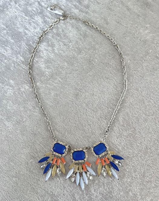 Hovedbilde 1631 - smykke blått, beige og korall 